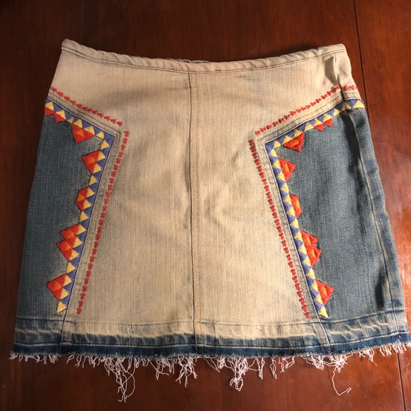 Fringed 2-tone denim embroidered mini skirt - S - Picture 5 of 8